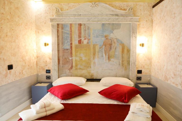 Odeon Neapolis - Historic Suites in Roman Theater - B&B Napoli