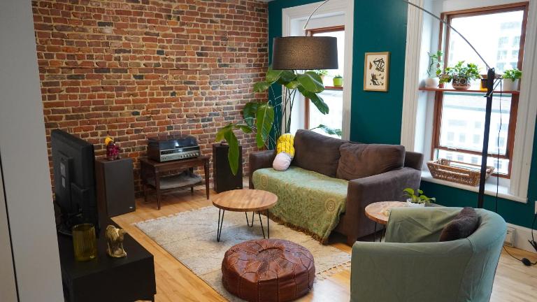Charming Brick Walled Apartment in Central Quebec City Walk Everywhere - B&B Québec