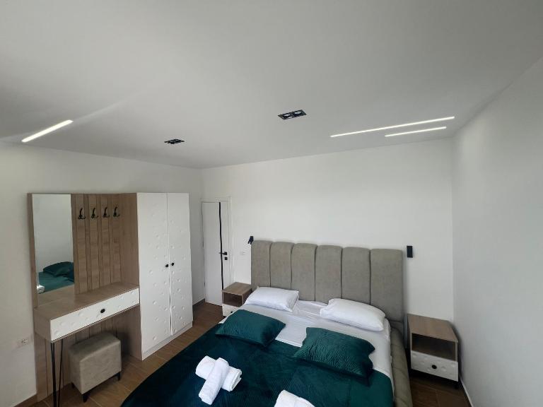 Adriatik Guesthouse - Bed and Breakfast Përmet