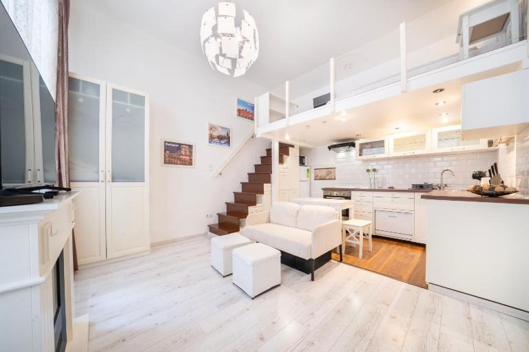 Buda Boutique Mezzanine - Historic Hideaway with AC - B&B Budapest