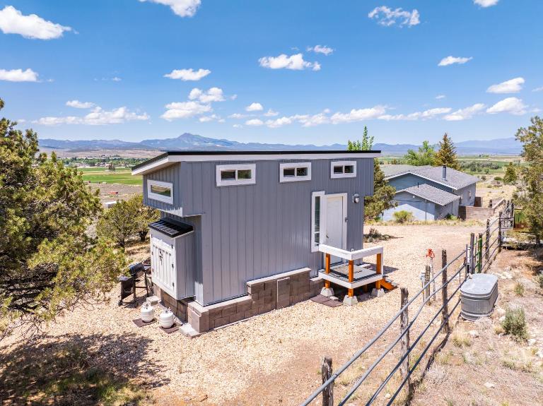 Hilltop Tiny Home - B&B Panguitch