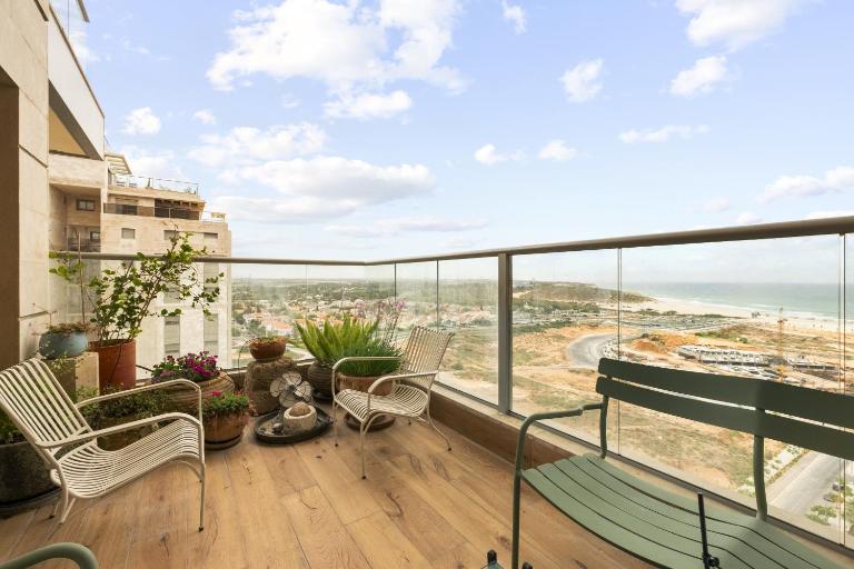 Poleg Beach Seaview Stylish Stay by Sea N Rent - Chambres d'hôtes Netanya