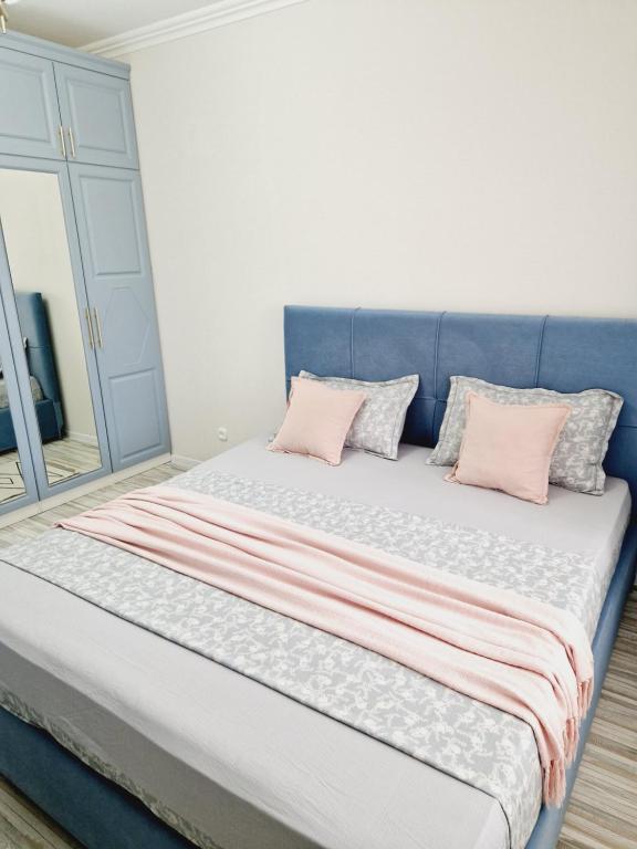 7 мкр, 2х комн квартира около моря - Bed and Breakfast Aqtau