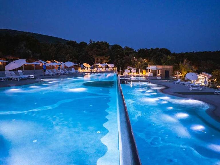 SEA HOUSE pool & jacuzzi, bikes, SUP - PRIVILEGE POINT camping & villas - B&B Selce