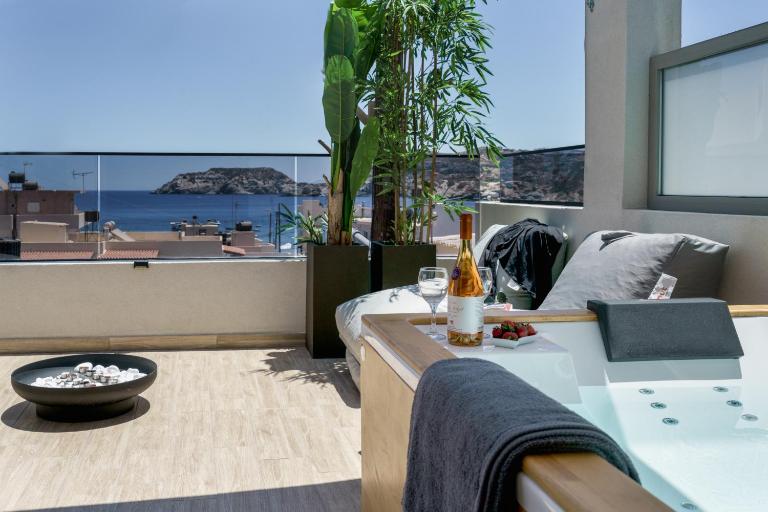 New Charavgi Suite with Jacuzzi, 40m from Agia Pelagia Beach - B&B Agia Pelagia