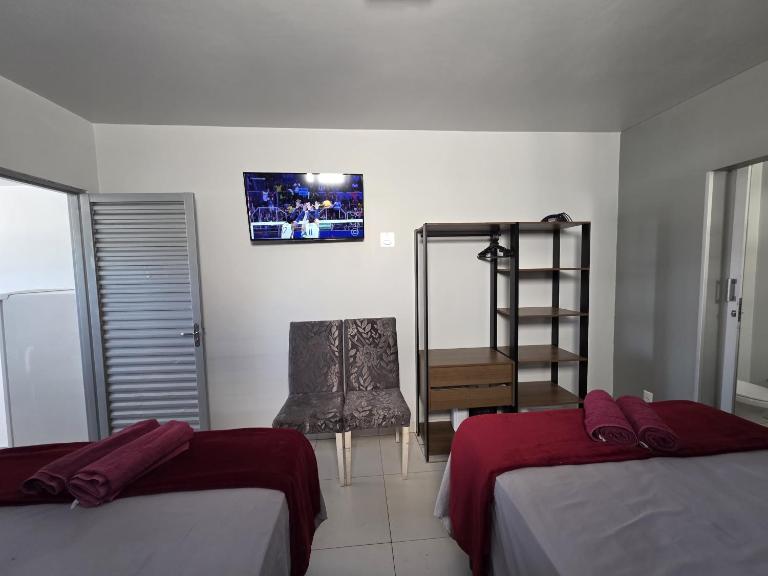 Suíte3 Individual Mobiliada com Ar Wi-Fi e Garagem - Tudo Exclusivo - B&B Goiânia
