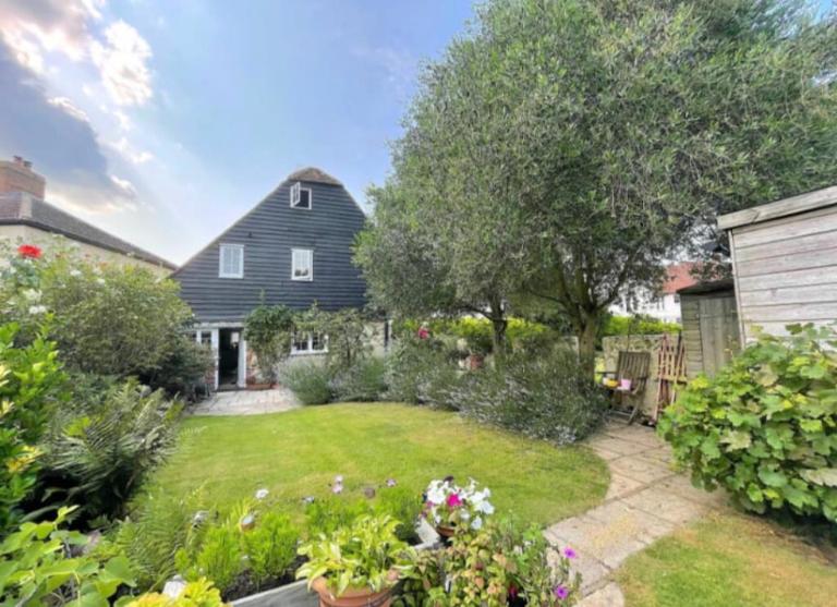 Abbey Gate Cottage, Faversham Near to Whitstable - B&B Kent