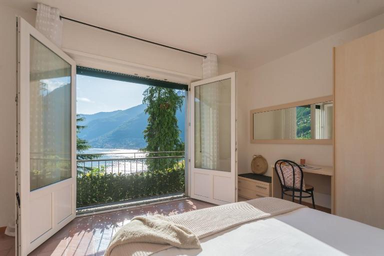 The Secret Lake View by Rent All Como - Bed and Breakfast Pognana Lario
