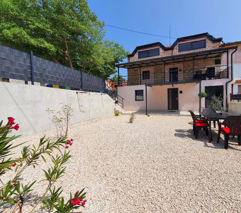 Apartmani Fenix - Chambres d'hôtes Plovanija