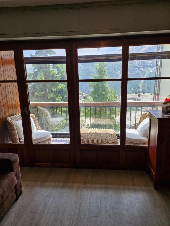 Appartement au pied des pistes avec vue sur la montagne - B&B Orcières