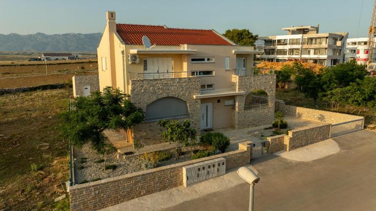 Apartmani Lucija - Ferienwohnung Povljana