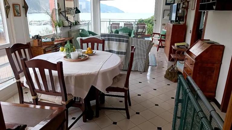 Stork's Nest - La Cicogna with terrace and sea view - B&B Monterosso al Mare