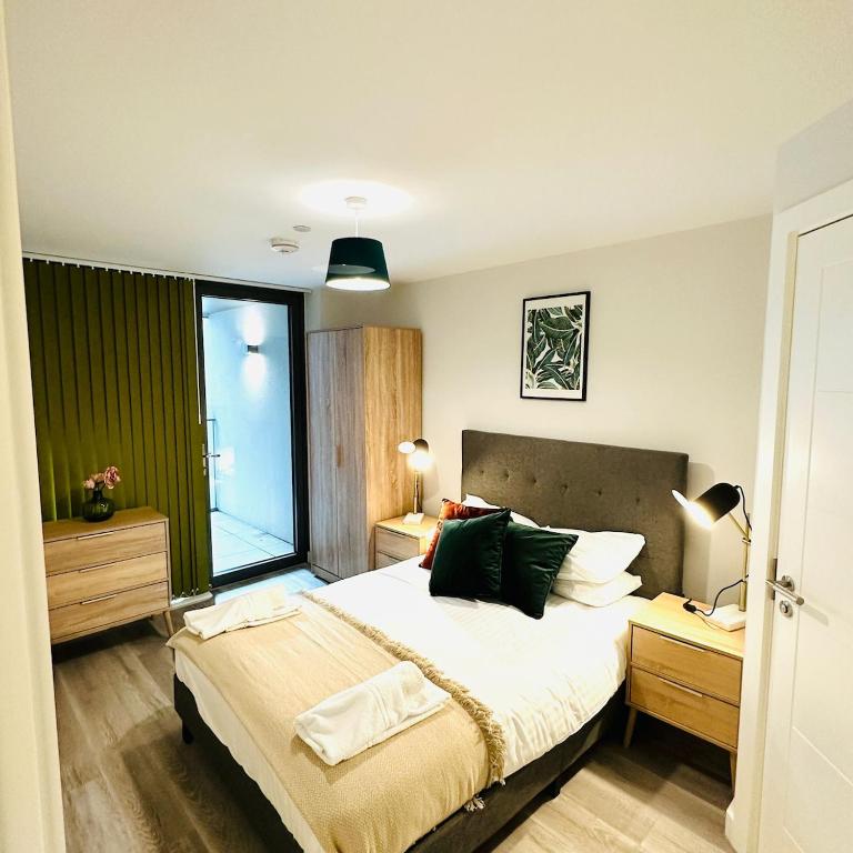 #21 Balcony Lux Lofts- Near Birmingham Back to Backs - sleeps 6 - Perfect for contractors and families - Bed and Breakfast Birmingham