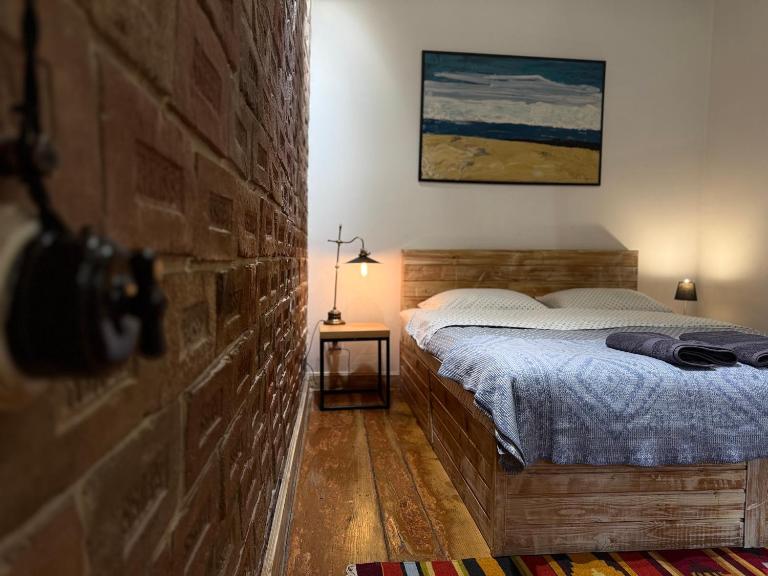 Loft-style apt on Virmenska str - Bed and Breakfast Lviv