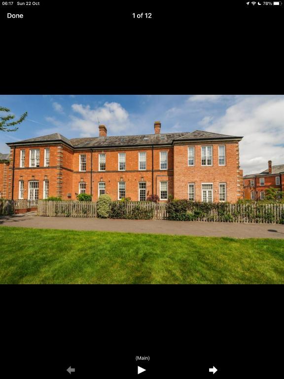 Lovely Bed and Breakfast in Chichester nr Festival Theatre City Centre and Goodwood Top Floor Spacious Kingsize Ensuite - B&B Lavant
