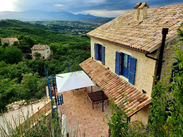 La casa dalle finestre blu - B&B Abbateggio