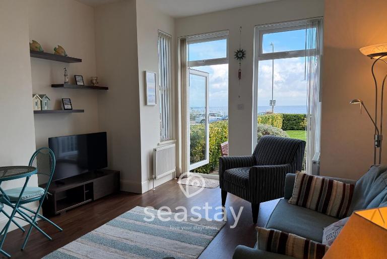 East Cliff Sea View inc Parking & Garden - B&B Kent