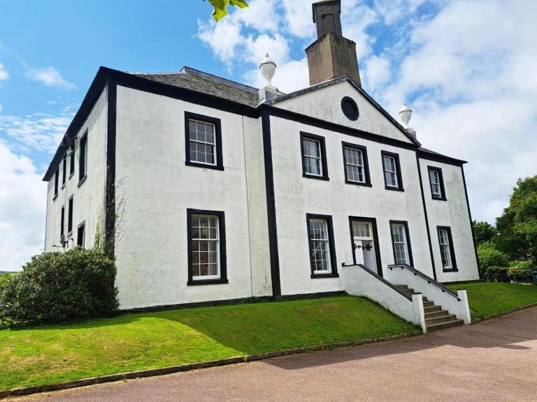 Historic central apartment in Castlehill Mansions - Ferienwohnung Campbeltown