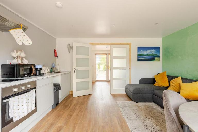 1-Bed Cosy Country Retreat- Sleeps 5 Emerald Park - B&B Dunshaughlin