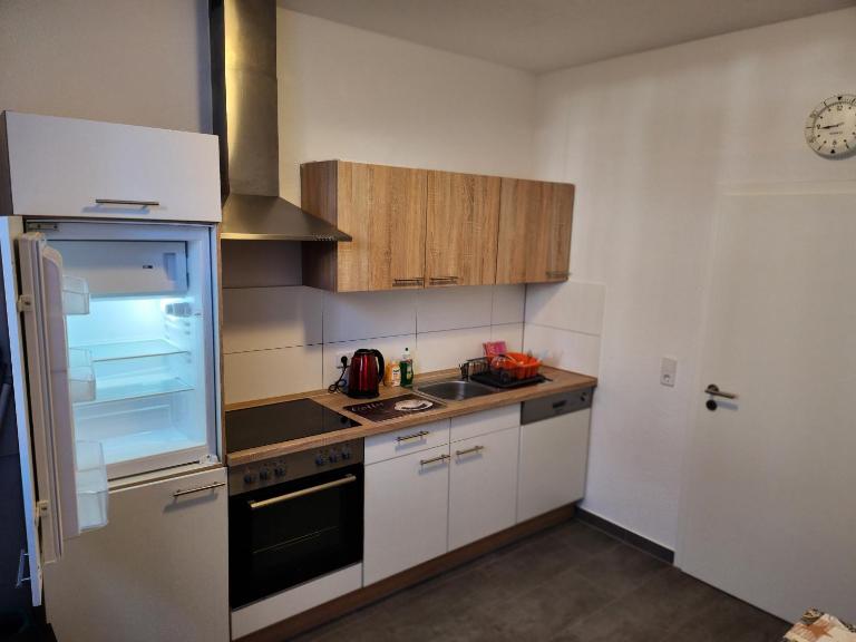 MD- FeWo, City, EG, Top in Preis- Leistung, Lage, Deluxe App mit 2 Schlafzimmer, Merkmale Qeensize Bett, Romantk DZ - Chambres d'hôtes Magdebourg
