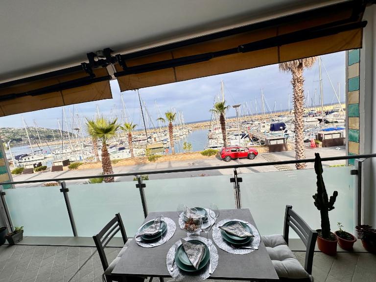 Marina dei Sogni Bilocale - Fronte mare con parcheggio gratuito e aria condizionata - Bed and Breakfast San Lorenzo al Mare