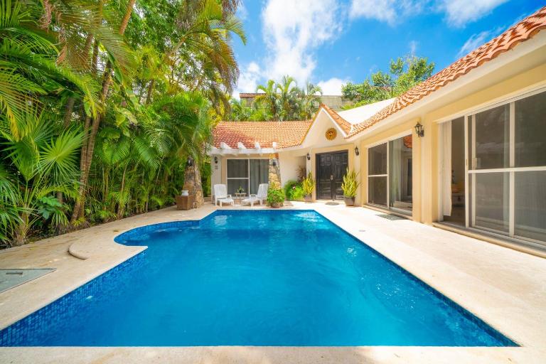 Luxury Villa 4BR with Private Pool - At Playacar ll - Villa Perla 15 - B&B Playa del Carmen