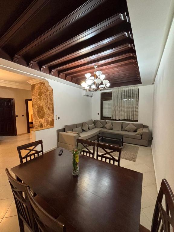 Chic Studio in Agdal Walk to Everything - B&B Rabat
