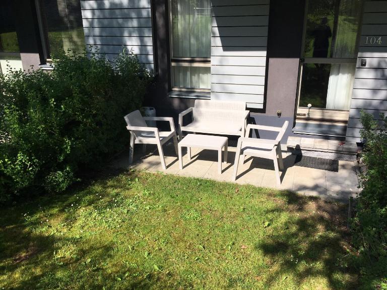 Family studio Resident s terasou, garáží, kuchyňskou linkou, vhodné i pro rodiny s dětmi, u sjezdovky pro děti, bobové dráhy, FREE Garage, FREE WIFI, výhled do zahrady s posezením na terase, dětské hřiště v areálu - B&B Harrachov