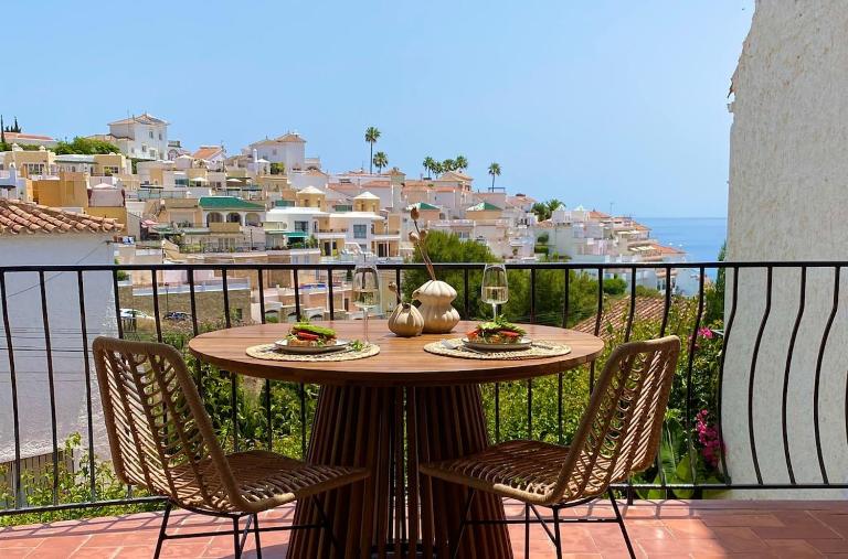 Casita Blanca, beautiful house with sea view - B&B Nerja