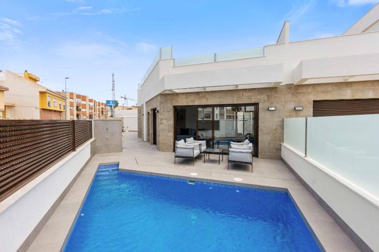 Sunny luxury corner house with private pool - Chambres d'hôtes San Pedro del Pinatar