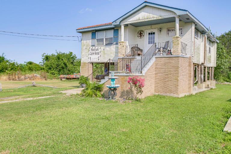 Walk to Bayou Home with Patio in Delacroix! - B&B Delacroix