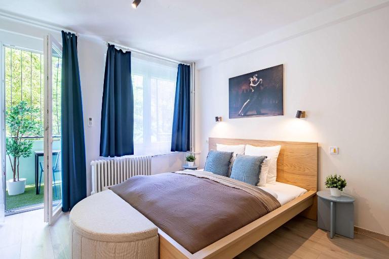 Central - Balcony - Comfy - Green - B&B Budapest