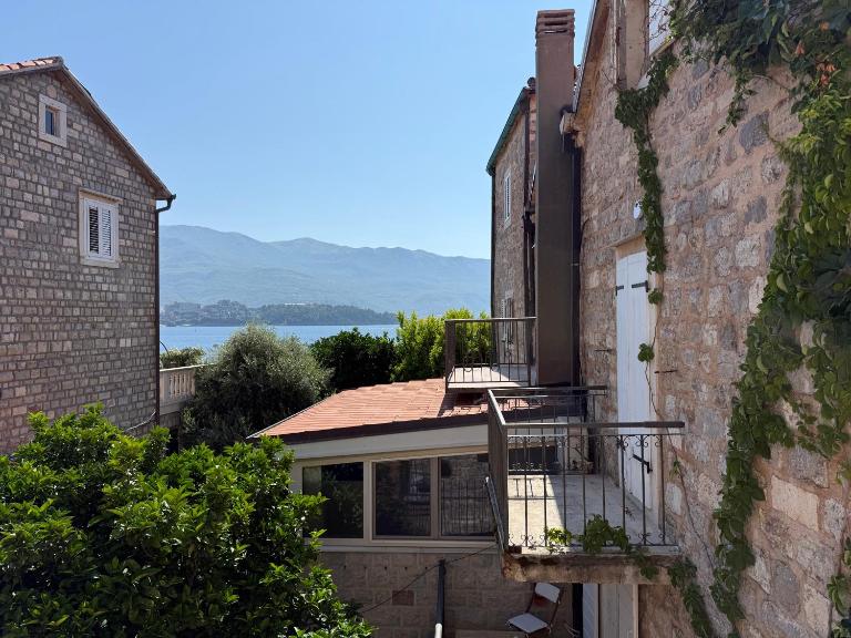 Private double room in the Old Town - B&B Budva