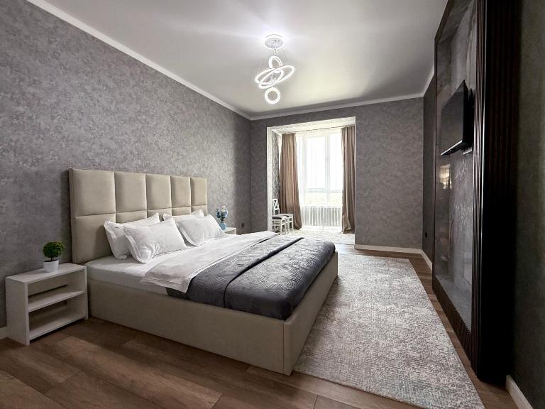 Замечательная Раимбек резиденс 20-63 & питьевая вода подарок - Bed and Breakfast Almaty