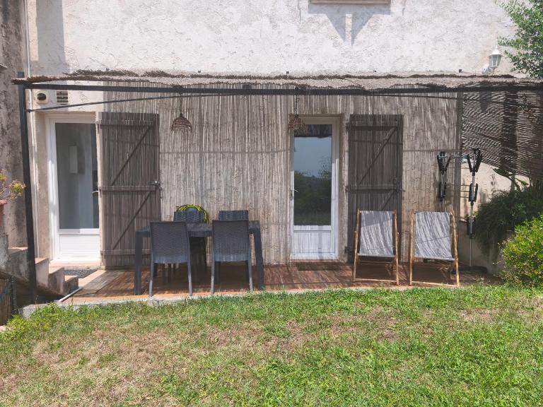Chez LINAT - Studio en rez de jardin au calme avec vue mer - Ferienwohnung Vallauris