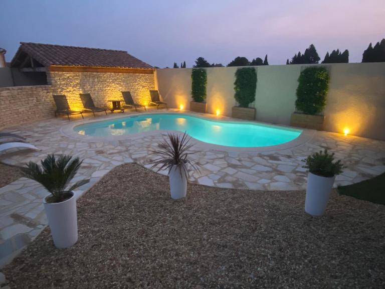 Très beau mas provençal entièrement rénové Piscine chauffée & SPA entre Dentelles & Ventoux - B&B Violès