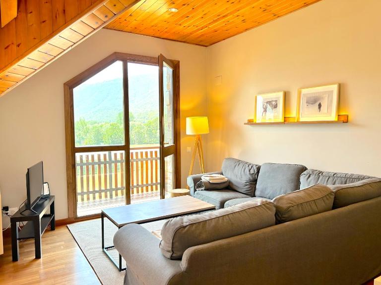 Apartament rústic amb encant i balcó by RURAL D'ÀNEU - B&B Esterri de Aneu