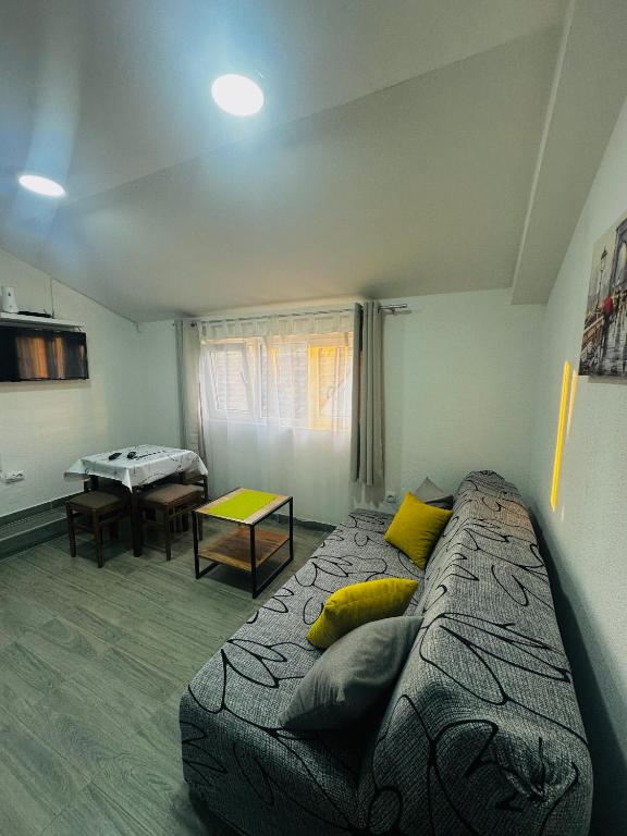 Uros Apartments - Bed and Breakfast Tivat