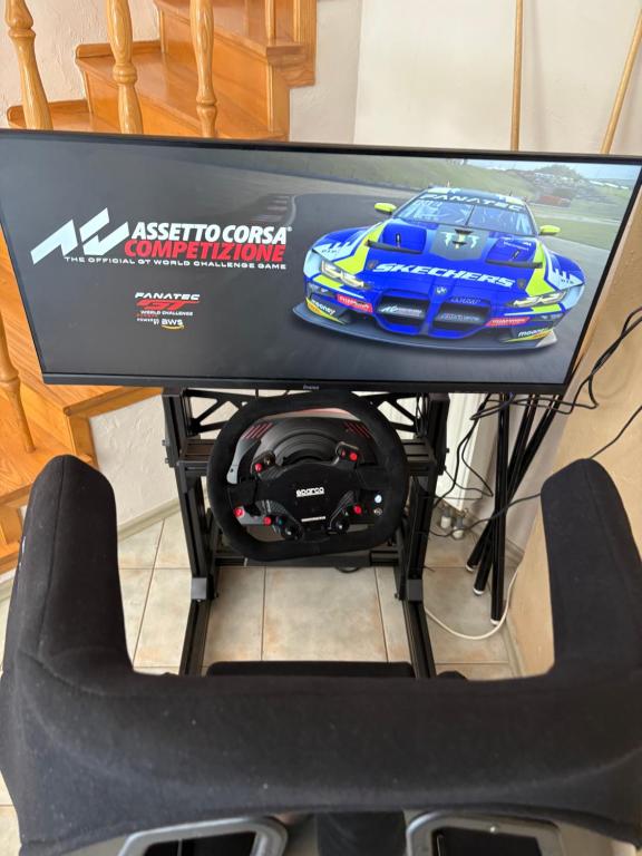 Chata Stołowa - Game Room - Bilard, SimRacing, Arcade - B&B Chocieszów