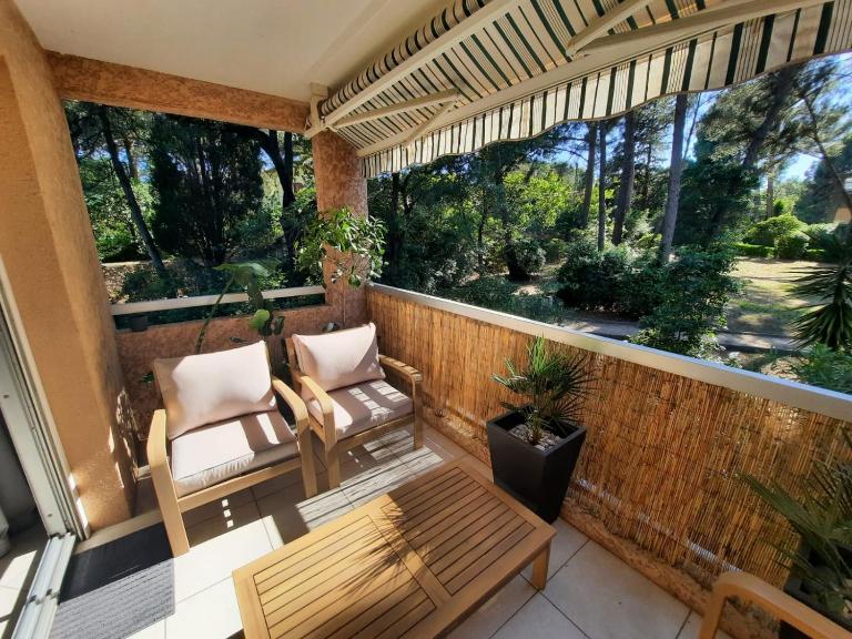 Appartement 2 CH résidence calme et arborée , Durée minimum de location 7 jours - Chambres d'hôtes Toulon