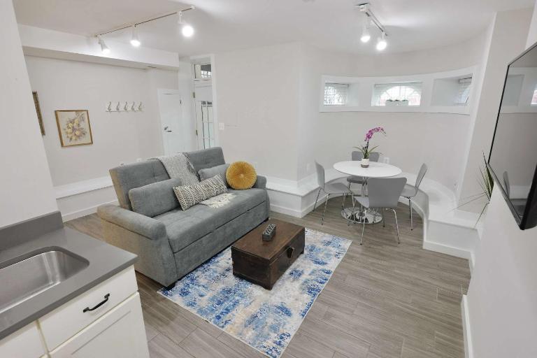 White Brick Retreat - Shaw - B&B Washington