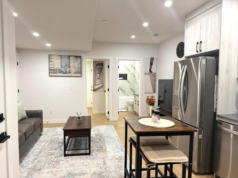 Luxe Stay with a Designer Touch - B&B Calgary