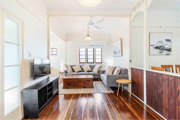 Scarness Cottage - Serene Queenslander by the Sea - Ferienwohnung Scarness