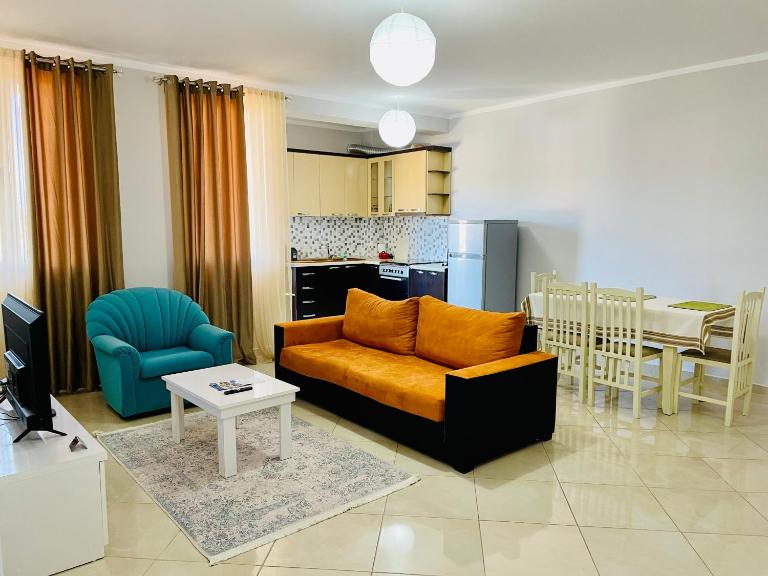EasyTrip Family - City Center - B&B Divjakë