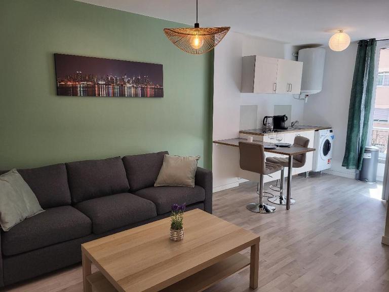 Rénové, calme, Parking gratuit - B&B Lyon