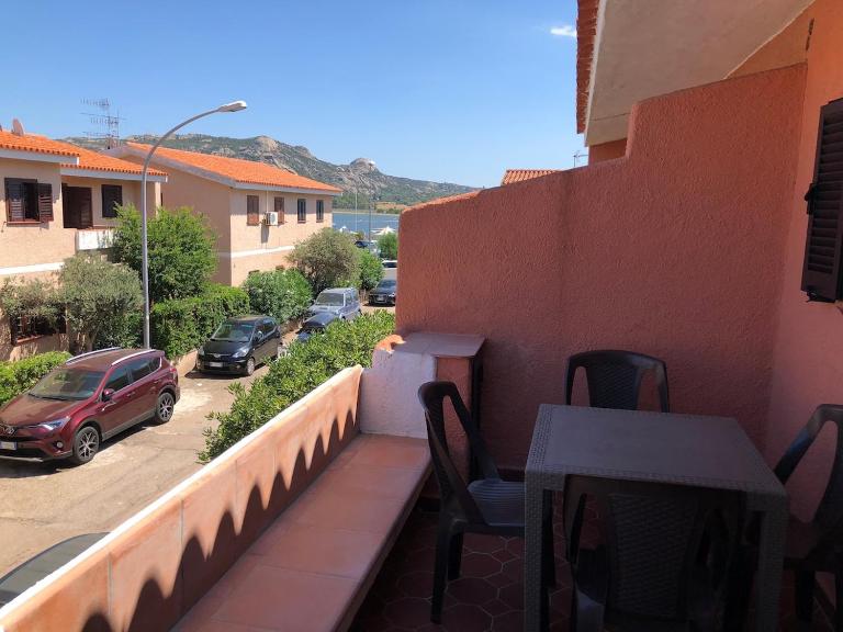Appartamento con terrazzo vicino al mare - B&B Cannigione