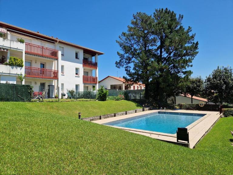 Appartement vue Rhune - Piscine - B&B Hendaye