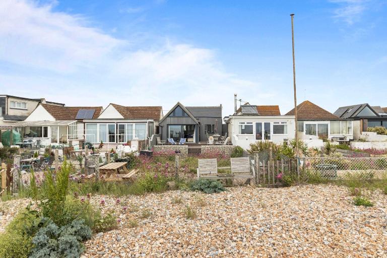 Seashells-Stylish Coastal Living - B&B Pevensey