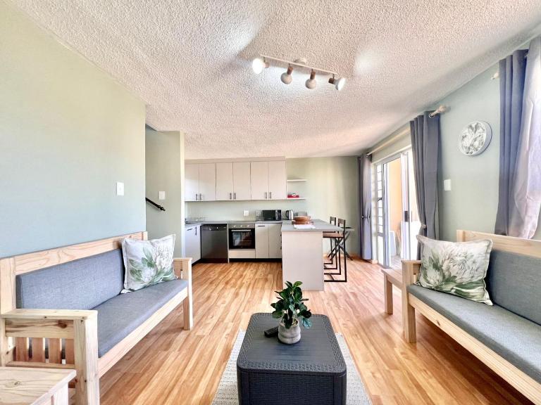Fijnbosch Villa at Claptons - B&B Jeffreys Bay