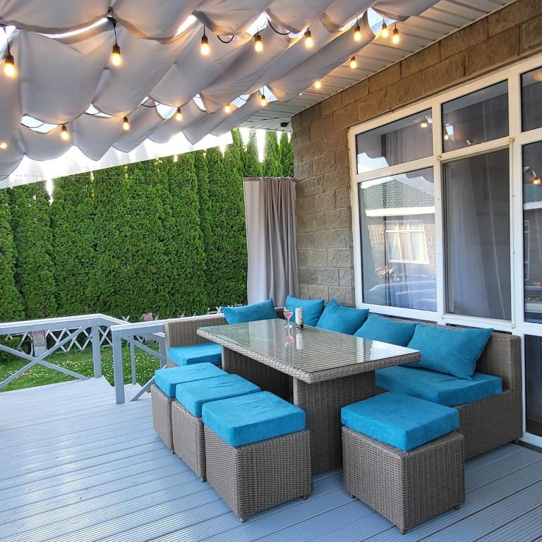 Private House Terrace Lake View Garden Barbecue - B&B Choktal